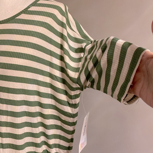 LulaRoe women’s sage green and white striped high-low top short sleeve size M - Picture 4 of 11